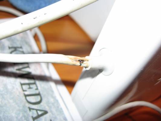 2e1ax_timeless_entry_Defective_Apple_MagSafe_01.JPG